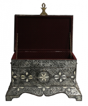 Orientalische Truhe aus Silbermetall mit Knocheneinsätze verziert