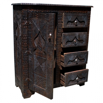 Orientalischer Holzschrank  