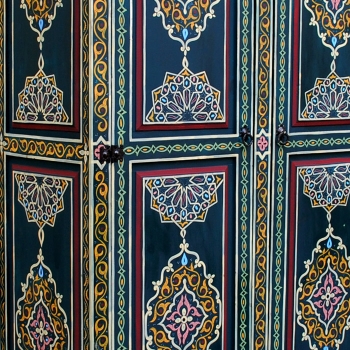 Orientalischer Holzschrank  